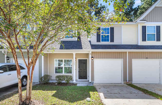 Beautiful FOUR bedroom townhome in Goose Creek!