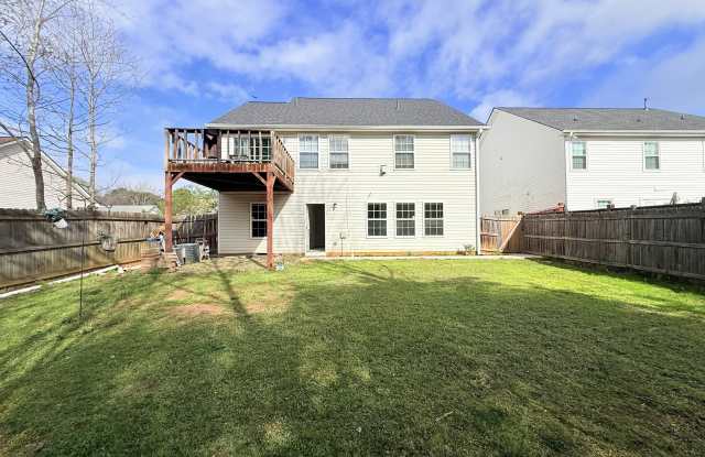 893 Hawthorn Lane