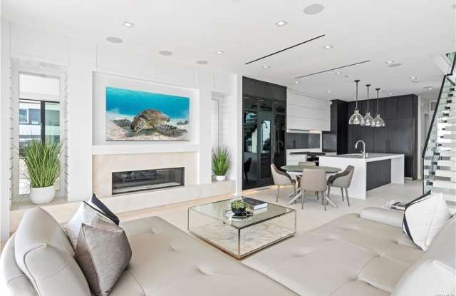 2000 West Oceanfront