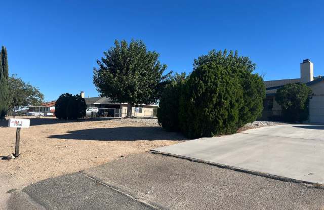3 bedroom 2 bathroom Home in the City of Victorville!