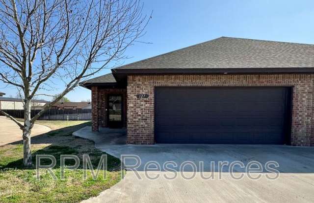 127 Bison Court Way - 127 Bison Court Way, Mustang, OK 73064