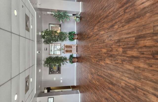 Photo of Plaza on California