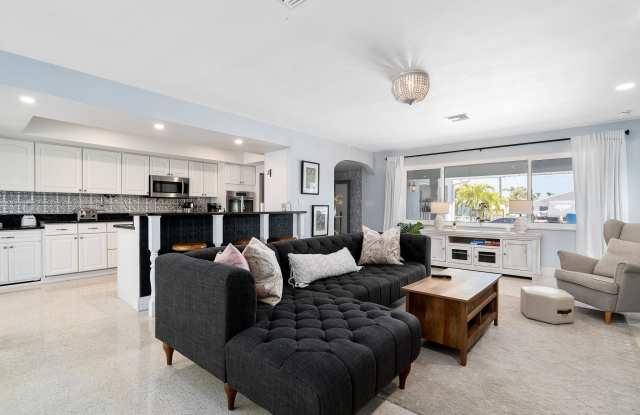 330 N Tessier Dr