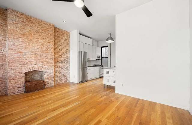 Photo of 58 W 105th St