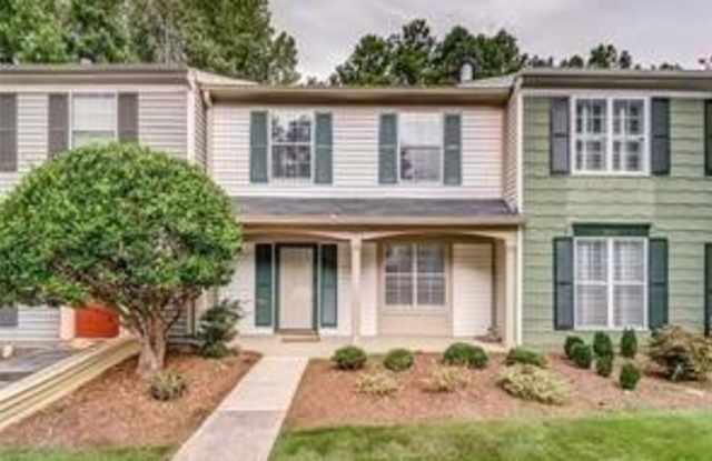 2906 Queen Anne Court