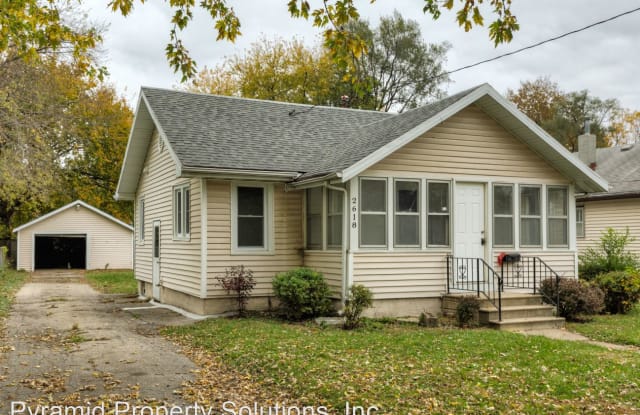 2618 E Grand Ave - 2618 East Grand Avenue, Des Moines, IA 50317