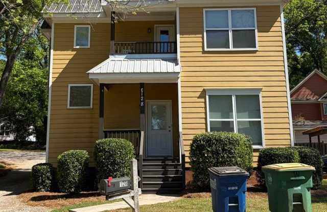 4 Bedroom Downtown Beauty!