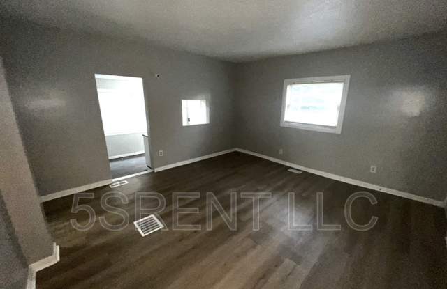 240 S Mary Ellen St Apt B