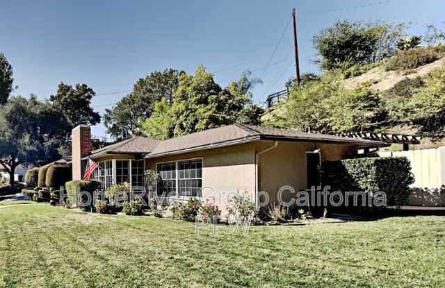 2431 Sleepy Hollow Dr