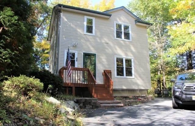 25 Maine Rd - 25 Maine Rd, Passaic County, NJ 07421