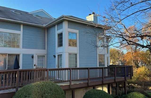 369 GREEN MEADOW LANE