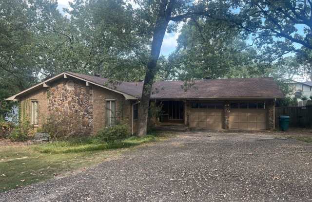 Photo of 1203 Old Charter Ct., Little Rock AR 72211 - Wonderful and large 4br 3ba WLR home off Green Mountain Dr.