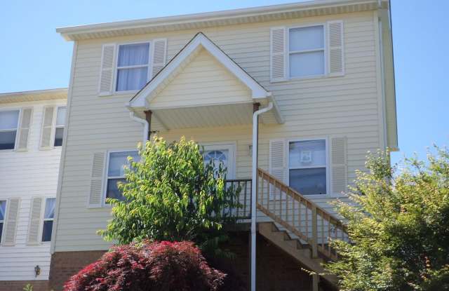 3 Bedroom 2.5 Bath 1 Car Garage Duplex