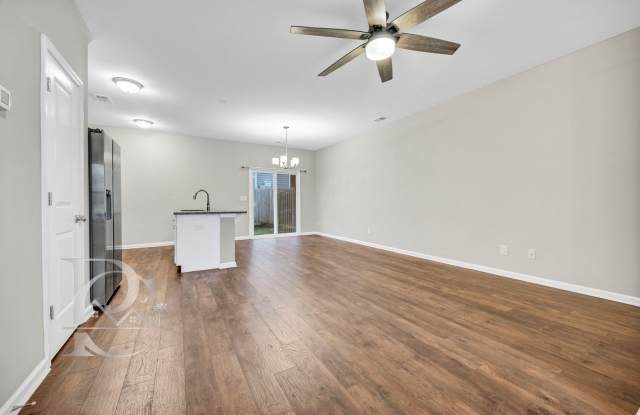 STYLISH  MODERN TOWNHOME IN HARBISON GROVE