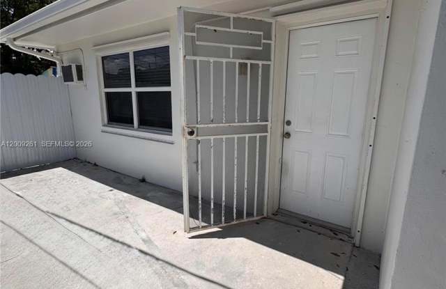 606 SW 58th Ct