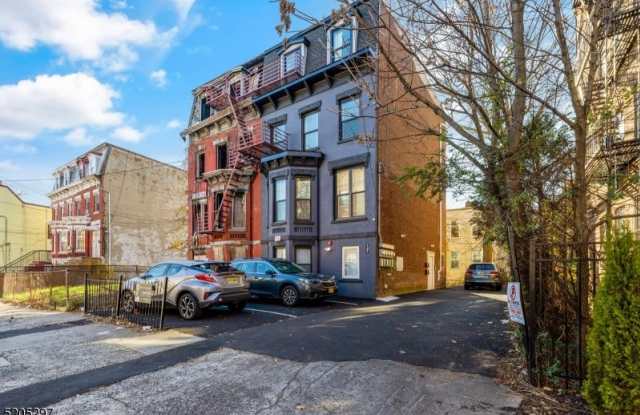 147 Grant Ave