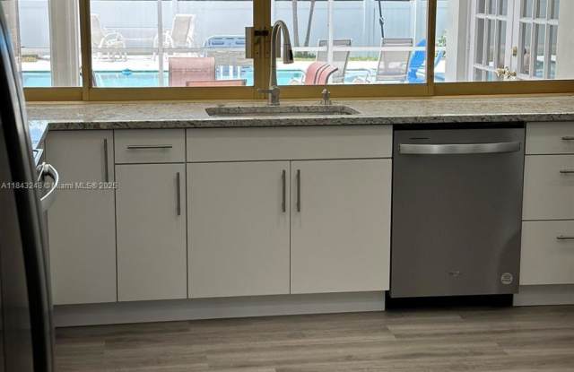 Photo of 5300 Madison St