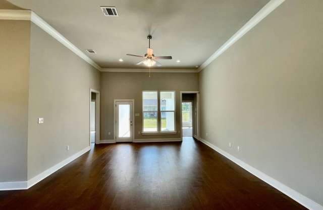 4 Bed 3 Bath in Southhaven! Move-In Ready!