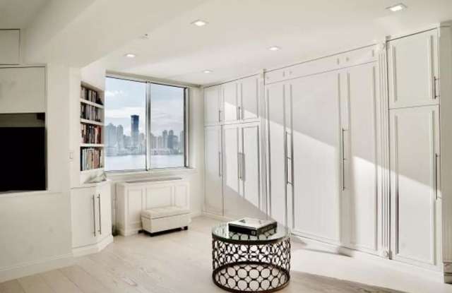 Photo of 377 Rector Place