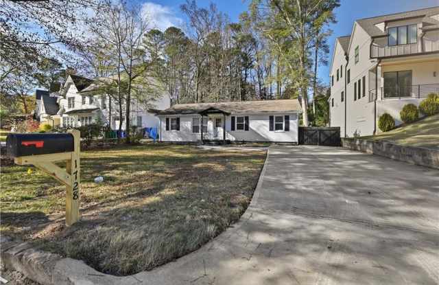 1728 Wayland Circle NE