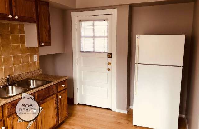 Beautiful courtyard building in North Austin area! SPECIAL OFFER!