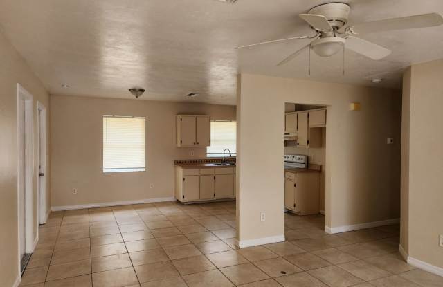 Charming 3 Bedroom 2 Bathroom Home in Fort Myers