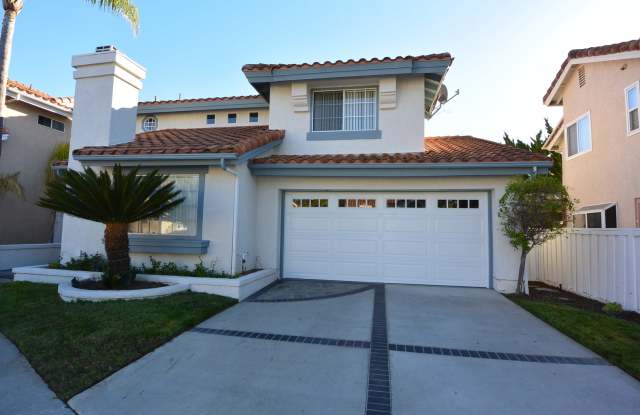 Gorgeous 2 Story 3 Bed 2.5 Bath SFR in Laguna Niguel