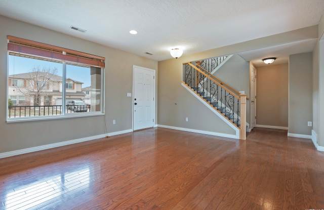 1024 W MANCHESTER Dr N