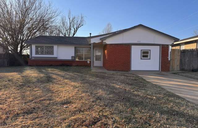 4 Beds 1.5 Bath in Midwest City! Half off on first month's rent!