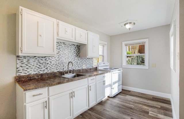 Well-Located 2BR/1BA Apartment in the Center of KC: Available Now!