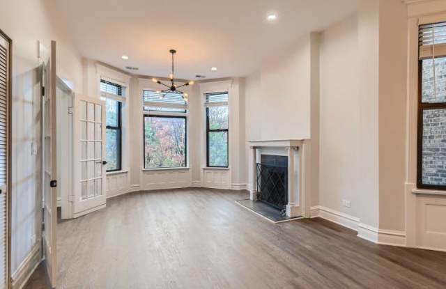 4053 N Greenview Avenue