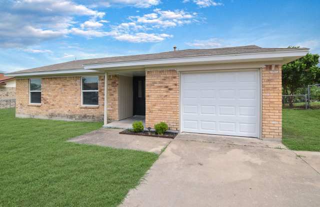 Photo of 910 Marilyn Dr