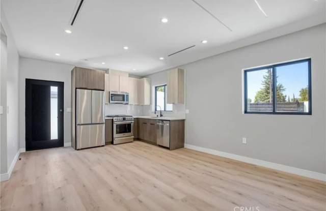 Photo of 20524 Sherman Way