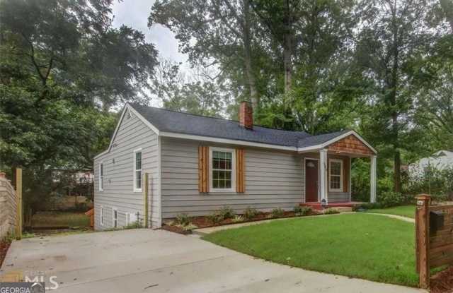 Photo of 686 Center Hill Avenue Northwest Avenue