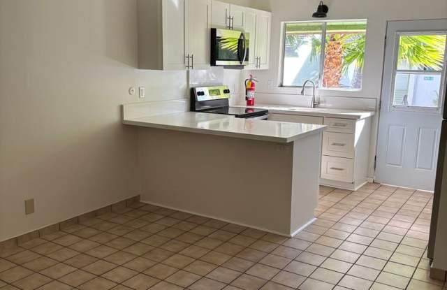 Hawaii Kai - The Village Green - 3 Bdrm/2 Bath/2 Prkg - $3,400