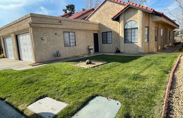 Jess Ranch- 55+ Gated Senior Citizen Community, Refurbished 2 Bedrooms, 2 Bathrooms, Appliances Included - 19230 Elm Drive, Apple Valley, CA 92308