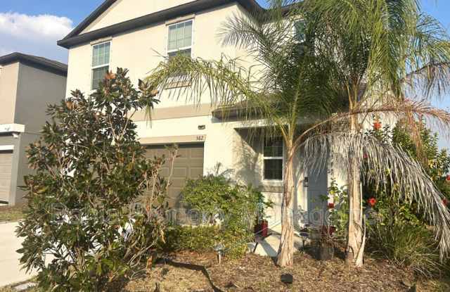 582 Royal Empress Dr