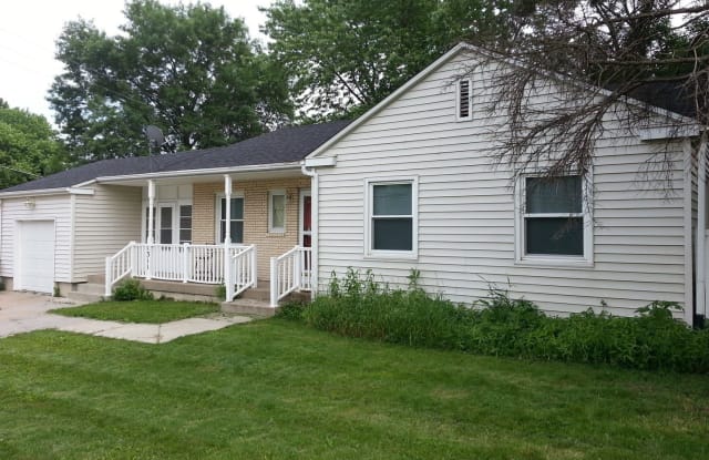 1311 W Benton - 1311 W Benton St, Iowa City, IA 52246