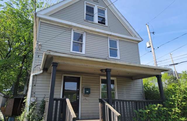 558 Nash St