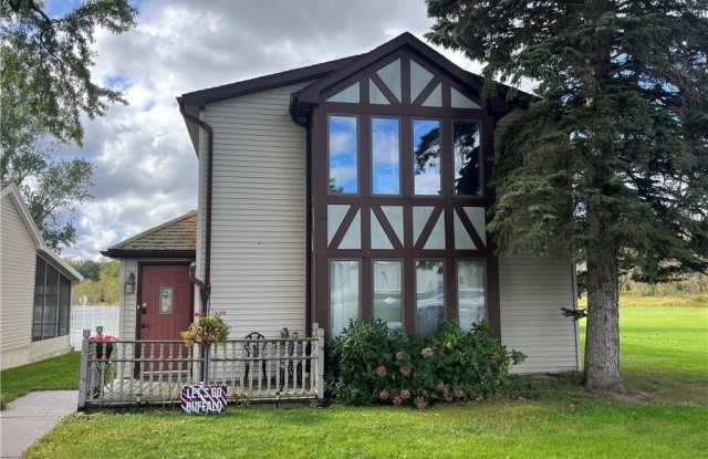 Photo of 3279 Clinton Street unit: 2