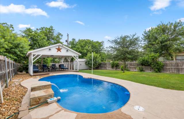 2050 W Mistletoe Ave