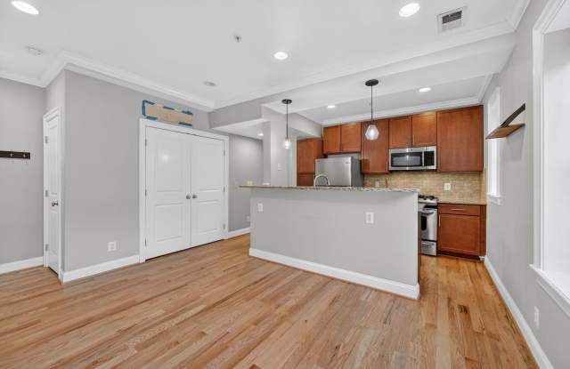 Available Now! Six Minute Walk to Metro, Gorgeous Community!