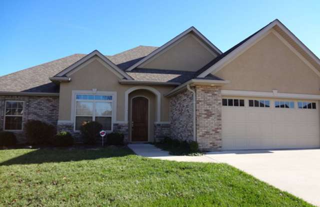 Great 3 Bed 2 Bath House in Mill Creek Manor!