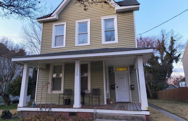 Charming 3BR Duplex in Norfolk