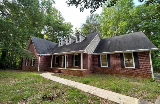 308 Wynterhall Dr - AVAILABLE NOW! Ask how you can move into this Property with NO SECURITY DEPOSIT!