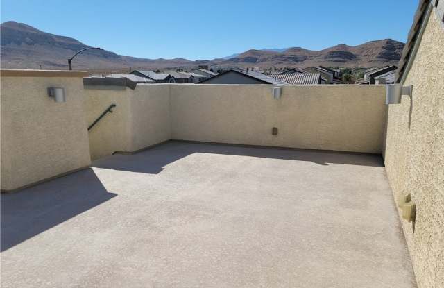 10465 Saddle Mountain Street