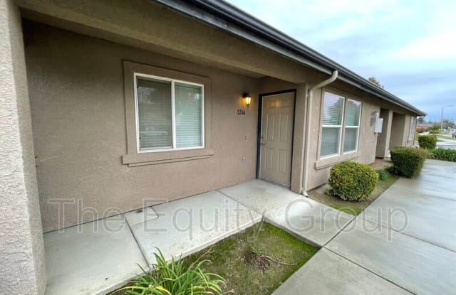 1244 N. Chinowth St - 1244 North Chinowth Street, Visalia, CA 93291