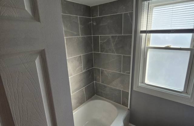 4196 Buckingham 3 BEDS  1 BATH FOR RENT!