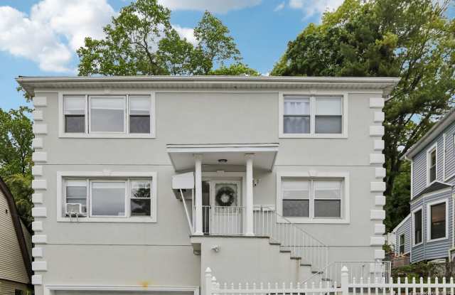 583 Bellevue Avenue N