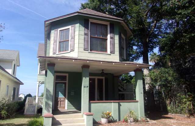 Photo of Downtown Fernandina Beach! Sunny 2 Story!